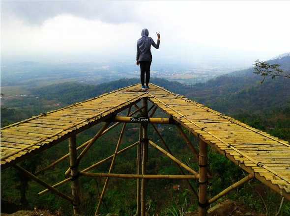 Punthuk Mongkrong Magelang. ig: @arnijuliawati